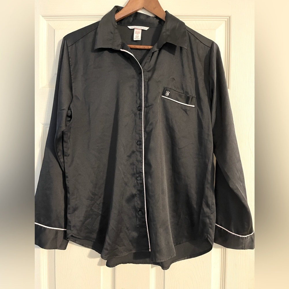 Victoria Secret’s Sleep Top Long Sleeve Black size Small